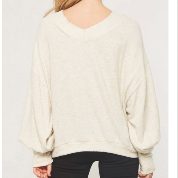 ✨LAST 1 Oatmeal bubble sleeve V neck hacci top - Picture 3 of 8